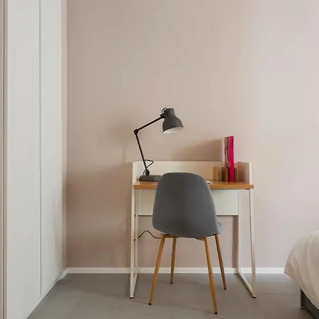 Bilocale Aleardi 아파트